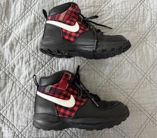 Nike Kid's Manoa SE (GS) Black/Habanero Red/Summit White Shoes-size 2Y