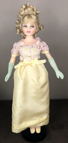 The Mod British Birds SOMERS & FIELD London Doll WILLOW IN DEBUT 309003 Yellow - Picture 3 of 12