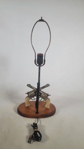 VINTAGE TABLE LAMP, REVOLVERS, HAND MADE, PRIMITIVE, TOYS, WILD WEST - Picture 2 of 6