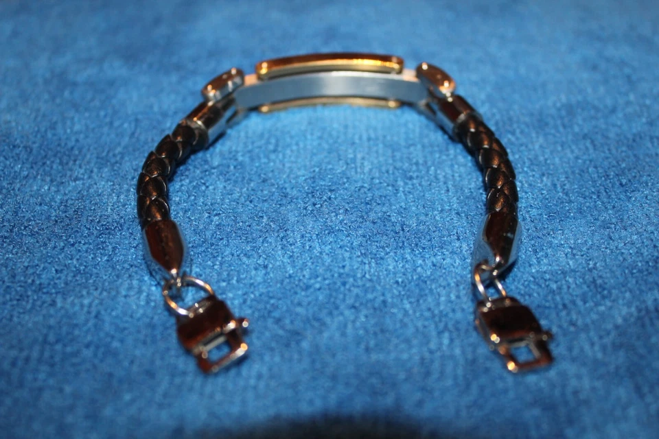 Brazalete de acero inoxidable y cuero con detalles de diamantes para hombre Foto 4 de 4