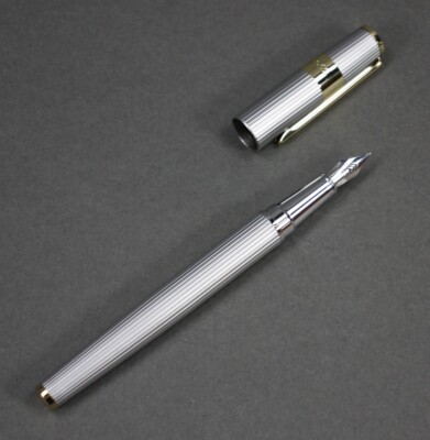 Hugo Boss Gear Pinstripe silver Füllfederhalter fountain pen HSV2852B (89) (406)