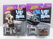 2 Johnny Lightning SciFi Models Lost in Space - Robot B-9 + Chariot w/clips NEW