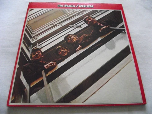 THE BEATLES ~ 1962-1966 ** 1973 Japan APPLE 2 x LP w/ BOOKLETS & HUGE POSTER.