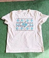 LIFE IS GOOD Mens Cream White Ski Skiing Winter Graphic T Shirt Size L Flaw