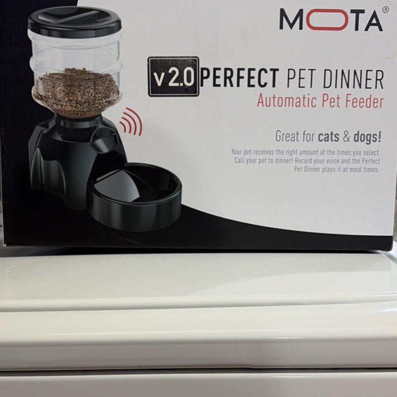 MOTA v20 Perfect Pet Dinner Automatic Pet Feeder Black Plastic 1 Bowl
