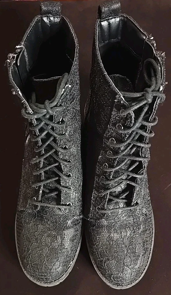 FergaLicious By Fergie Women's Boots Sz8 Black Lace Surface Gothic Lace & zip Up - Image 3 of 4