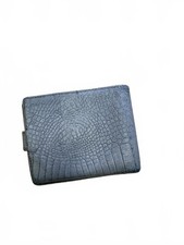 ملابس وإكسسوارات Crocodile Embossed