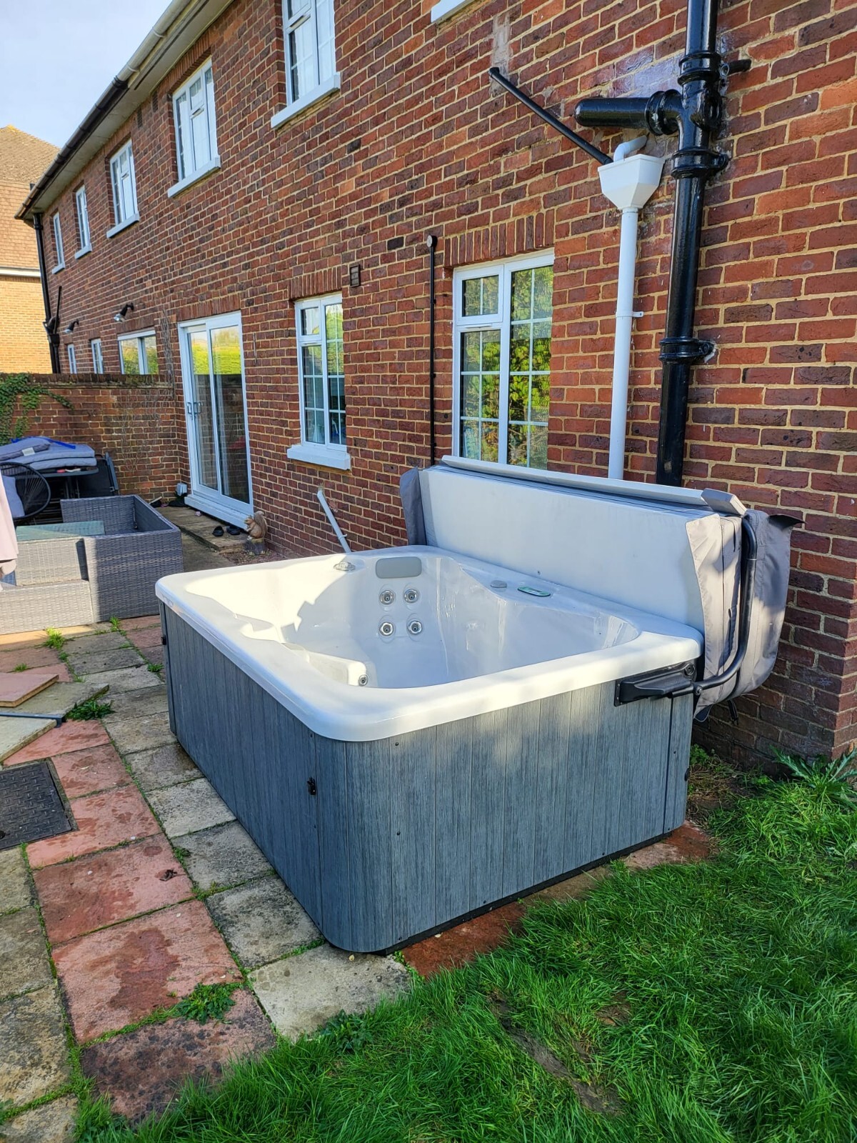 Hot tub relocation, hot tub movers, nationwide hot tub relocation, spa