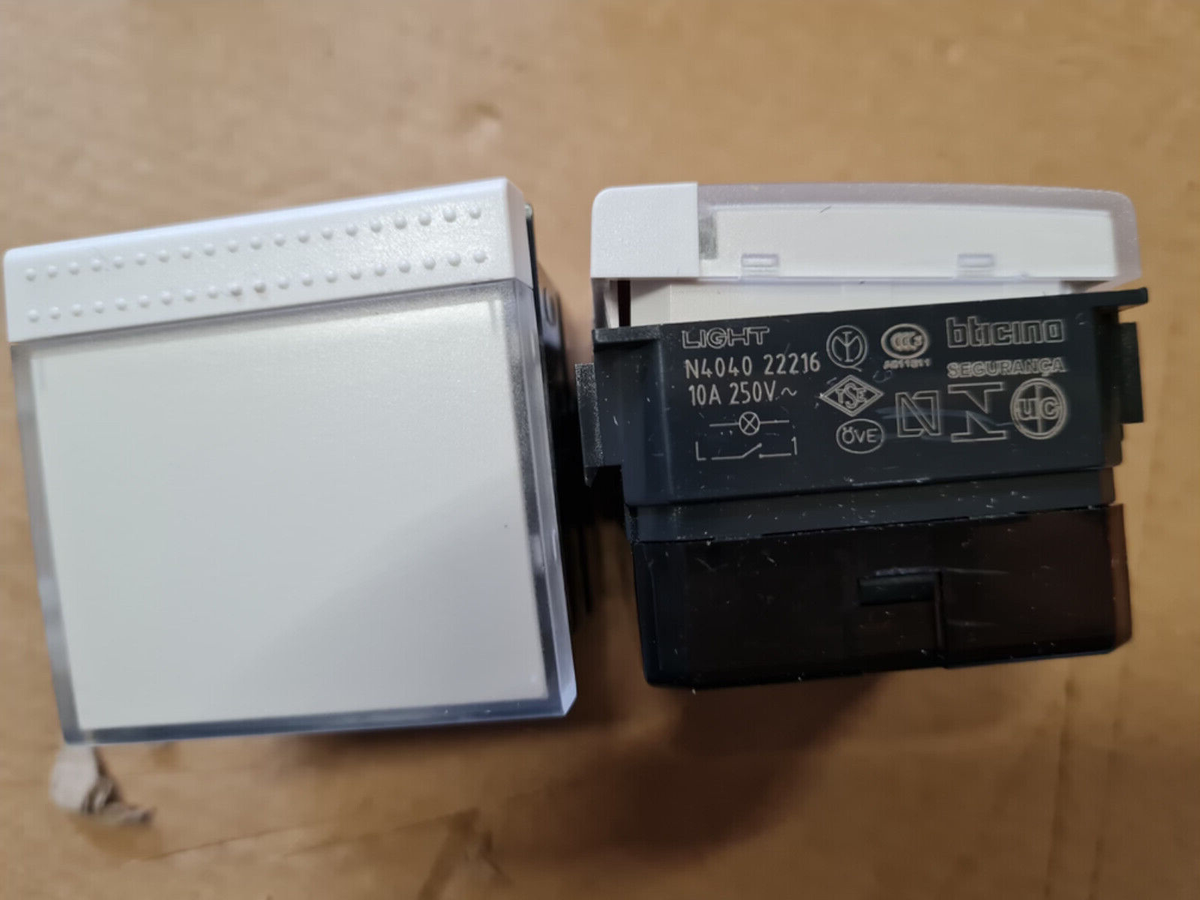 Bouton Poussoir Marche 2NO Schneider XB7NA21341 - Fabriqué En France - Pour Circuit électrique