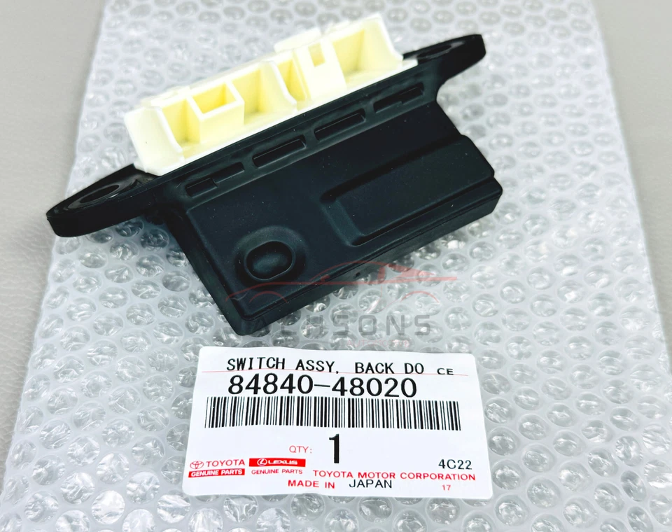Interruptor abridor puerta trasera original Toyota RAV4 Lexus NX300h NX200t OEM 84840-48020 Foto 3 de 4