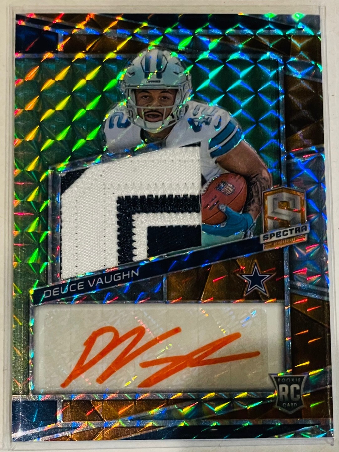2023 Panini Spectra #208 Deuce Vaughn /15 Neon Orange Prizm Rookie Patch Auto