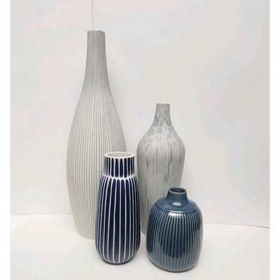 Home Decor Collection Bud Vases Style Fluted Vases Color White/Blue