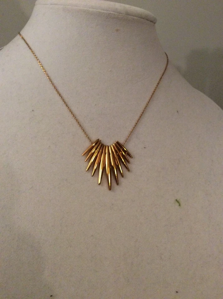 Collar tribal Michael Kors oro D8 $145 Foto 2 de 3