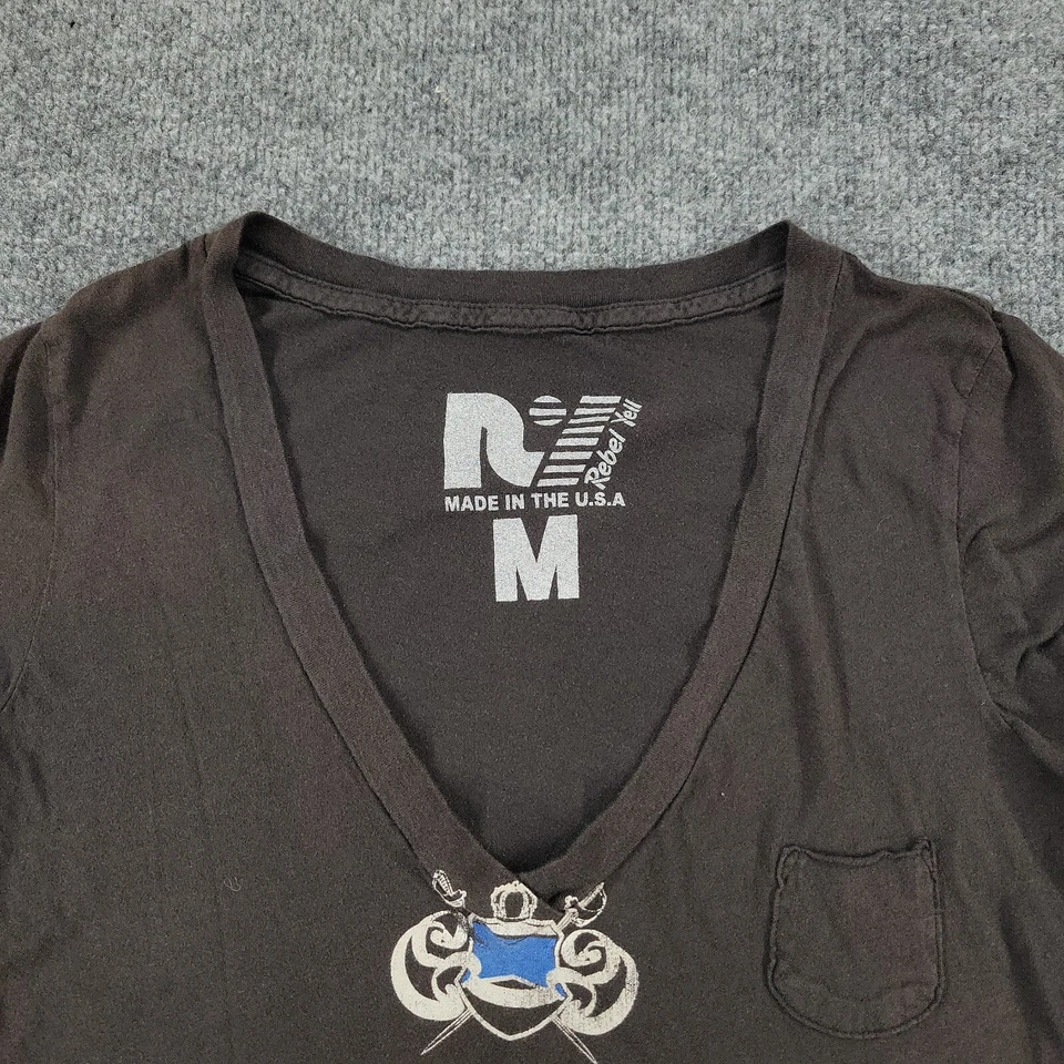 Camisa feminina Rebell Yell cinza média Love Hearts bolso gráfico manga curta top - Imagem 4 de 4