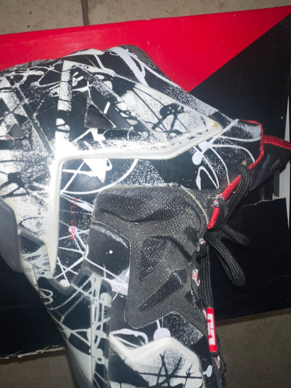 Nike LeBron 11 Graffiti 2014  Size 9.5 - image 10