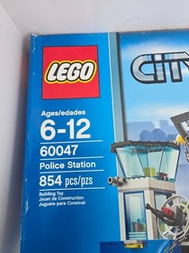 FACTORY SEALED 2014 RETIRED LEGO CITY POLICE STATION SET-BOX HAS DAMAGE-SEE PICS