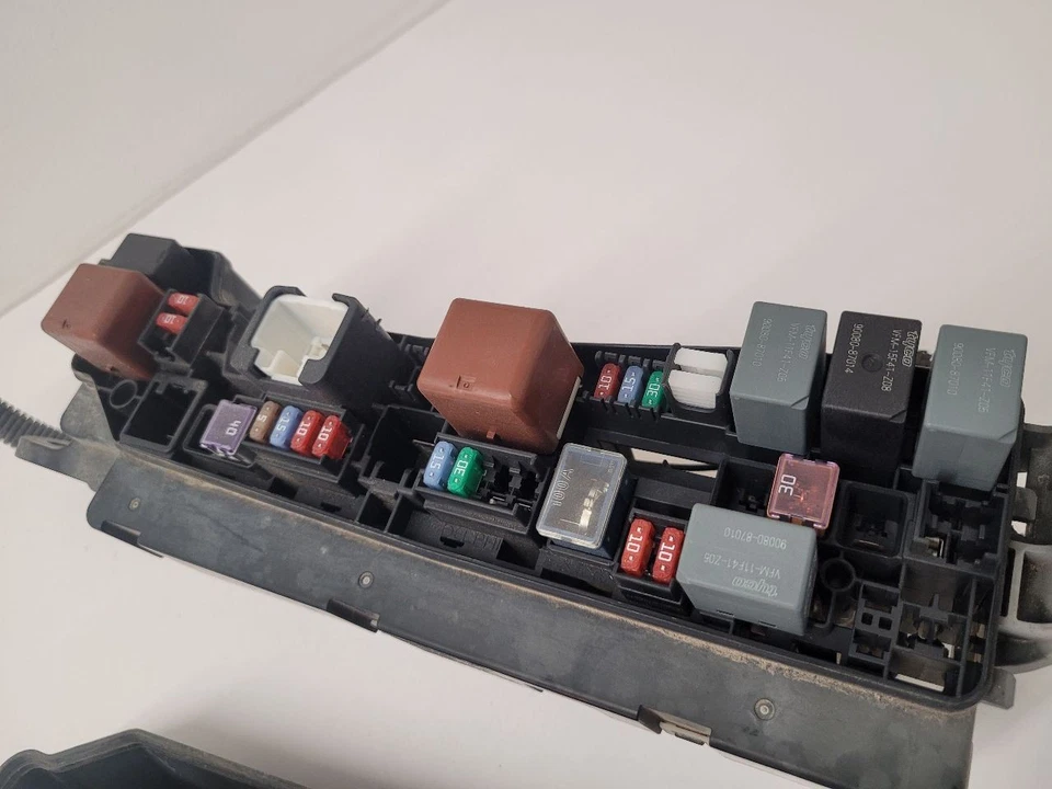 2003-2004 TOYOTA COROLLA Fuse Box Engine 8274102040 - Image 3 of 4