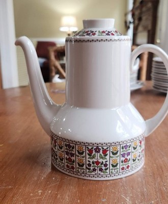 Royal Doulton FIREGLOW. Coffee Pot. Capacity 2 pint 