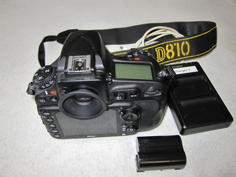 Nikon D810 Full-Frame Professional DSLR Camera body .... excellent condition... - image 4 of 4