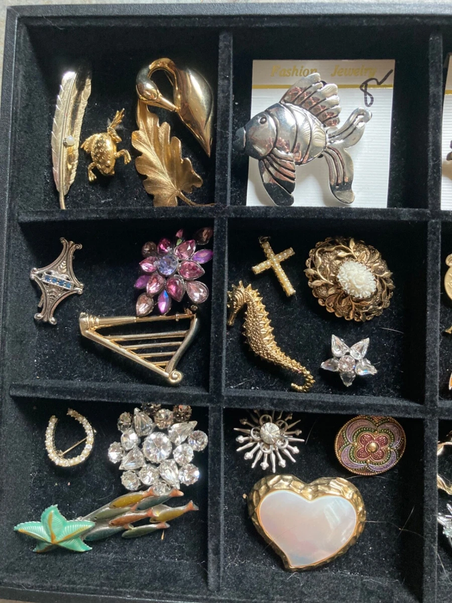 Huge Lot of 35 Vintage Estate Sale Brooches Pins w Wood Display