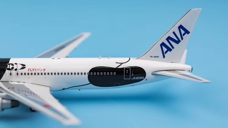 Amazon.co.jp: 航空機 ANA B777 777-300ER JA777A 合金航空機