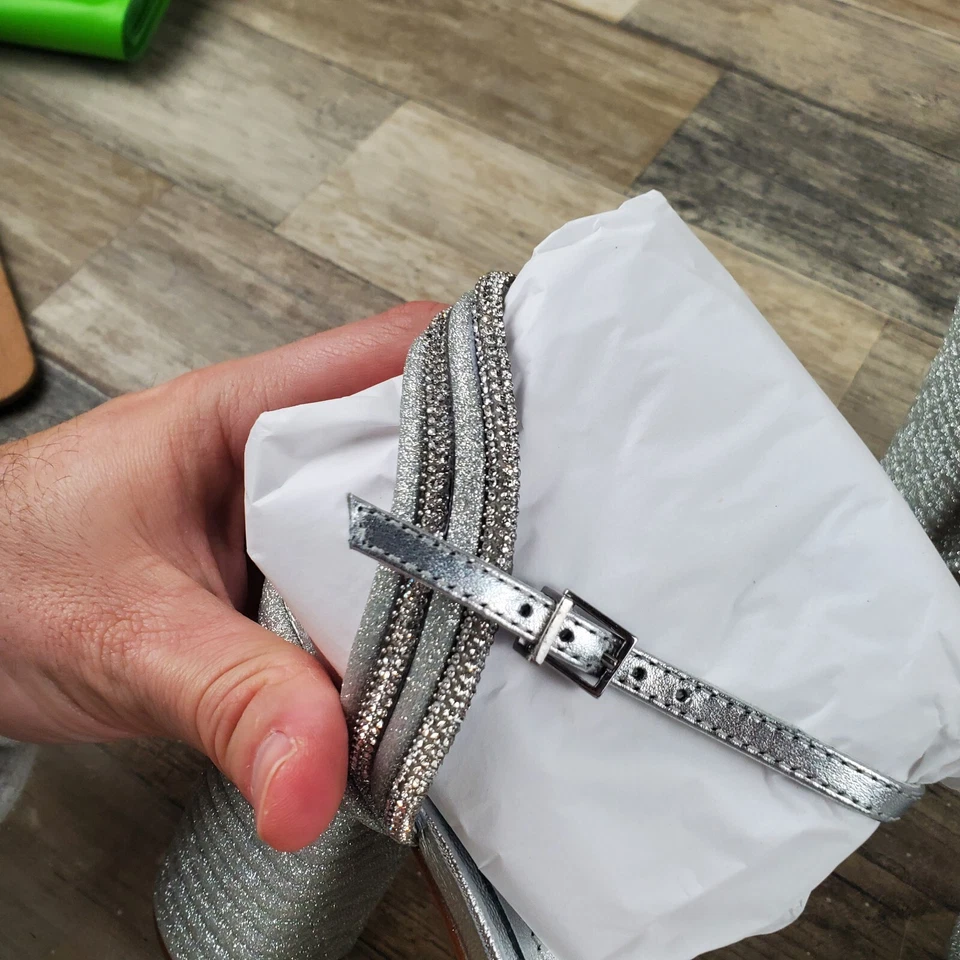 Sandalias Schutz Latifah Glam para mujer talla 7,5 B plateadas cristal brillo con correa trasera Foto 4 de 4