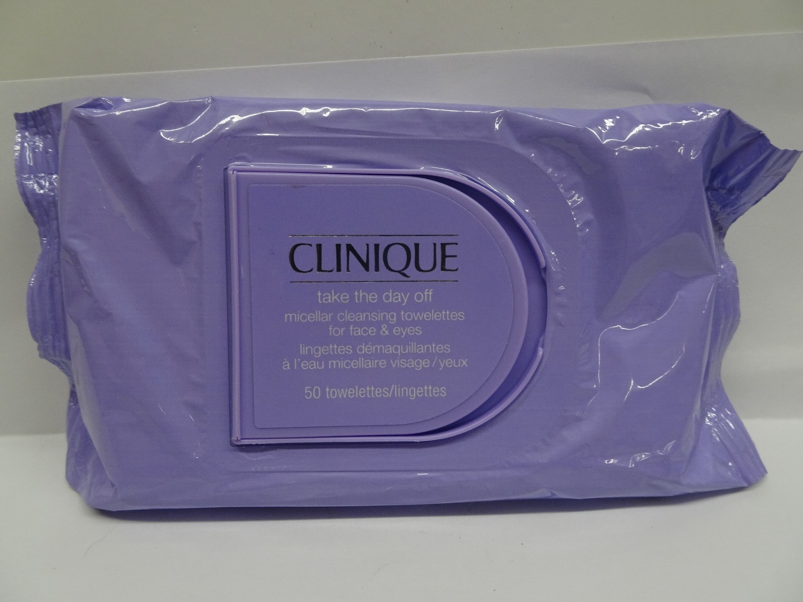 Мицеллярные очищающие салфетки CLINIQUE Take The Day Off для лица и глаз 5090₽