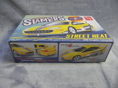 1/25 SCALE AMT 1998 CHRYSLER CONCORDE SLAMMERS YELLOW MODEL KIT AMT1227M/12 - Picture 2 of 7