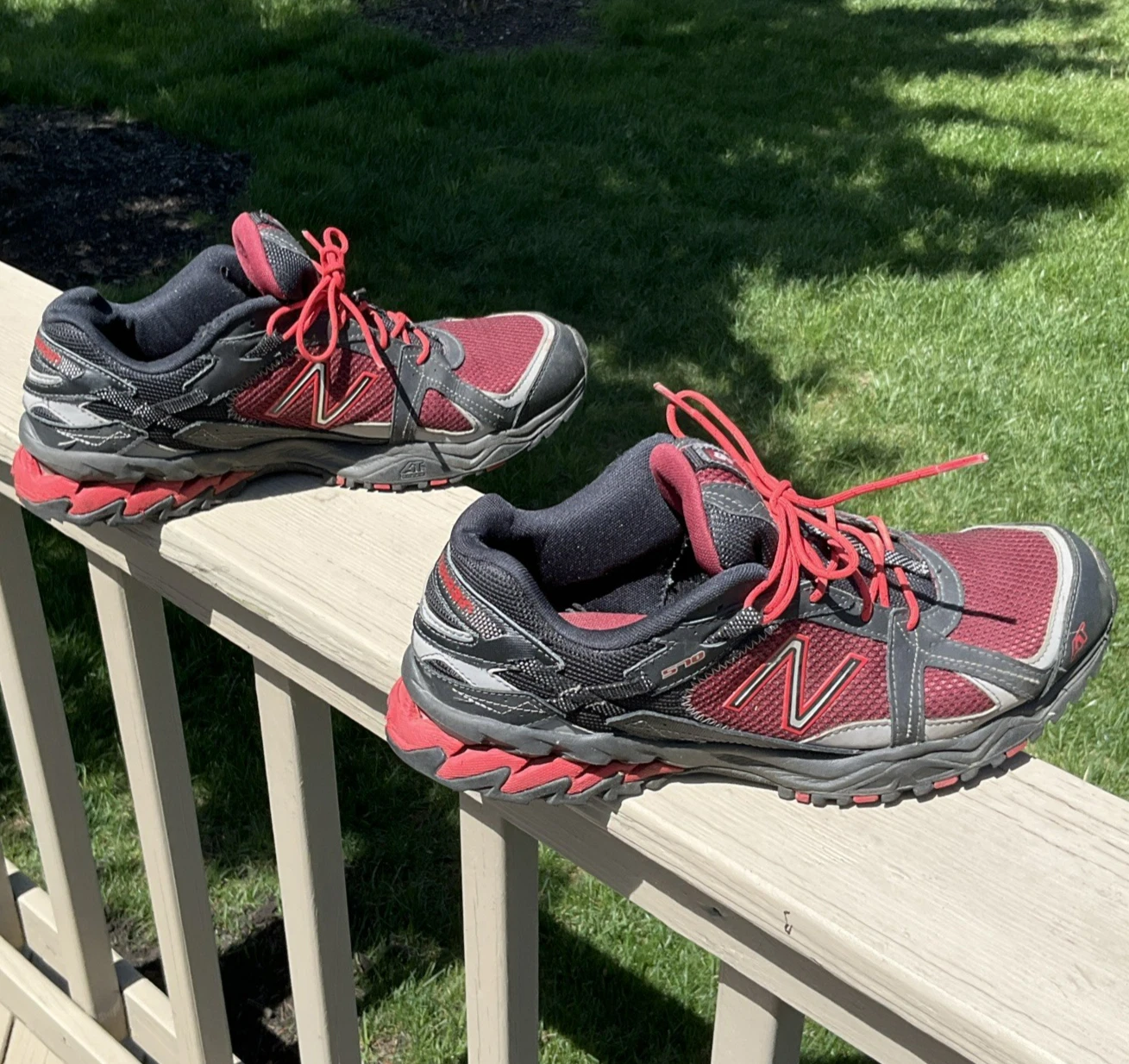 New Balance 570 All Terrain Sneaker Men Size 13 Black Red Trail Shoes FLAWS