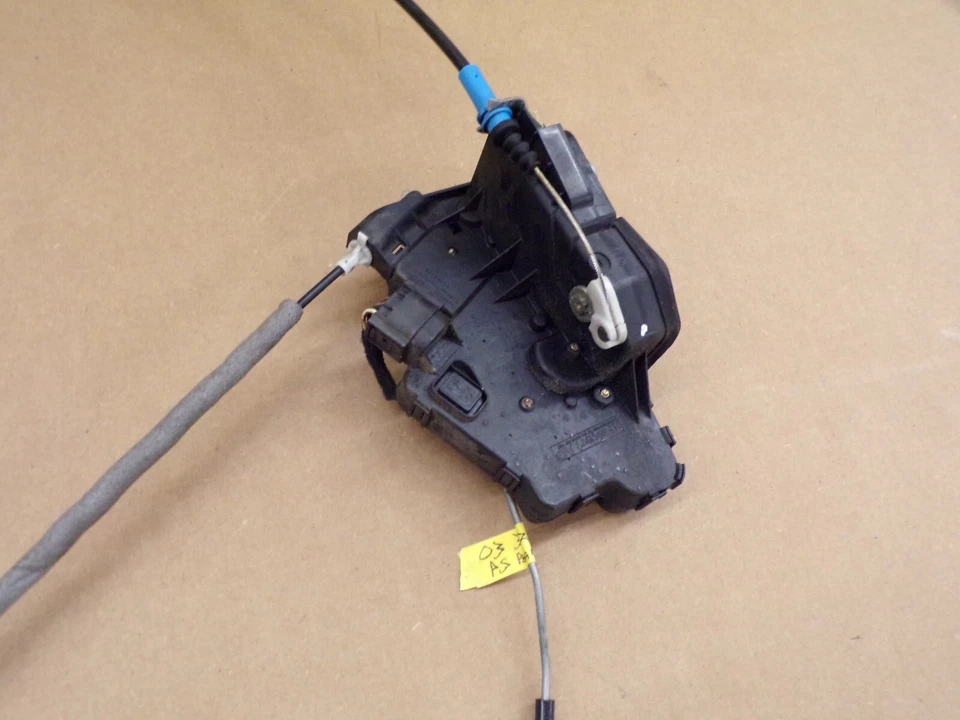 BMW 325XI 2003 actuador de pestillo de puerta (pasajero trasero) 2001-2005 Foto 3 de 3