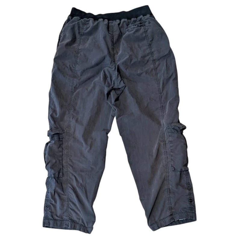 Pantalones cargo Free People Movement grandes gris carbón  Foto 2 de 4