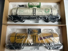 Aristocraft 41326 Heineken & 41329 Blatz Beer Single Dome Tank Cars