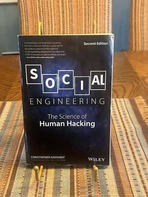 Social Engineering: The Science Of Human Hacking by Christopher Hadnagy - Paper