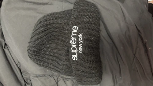 Bonnet Supreme noué main FW23 noir authentique NEUF