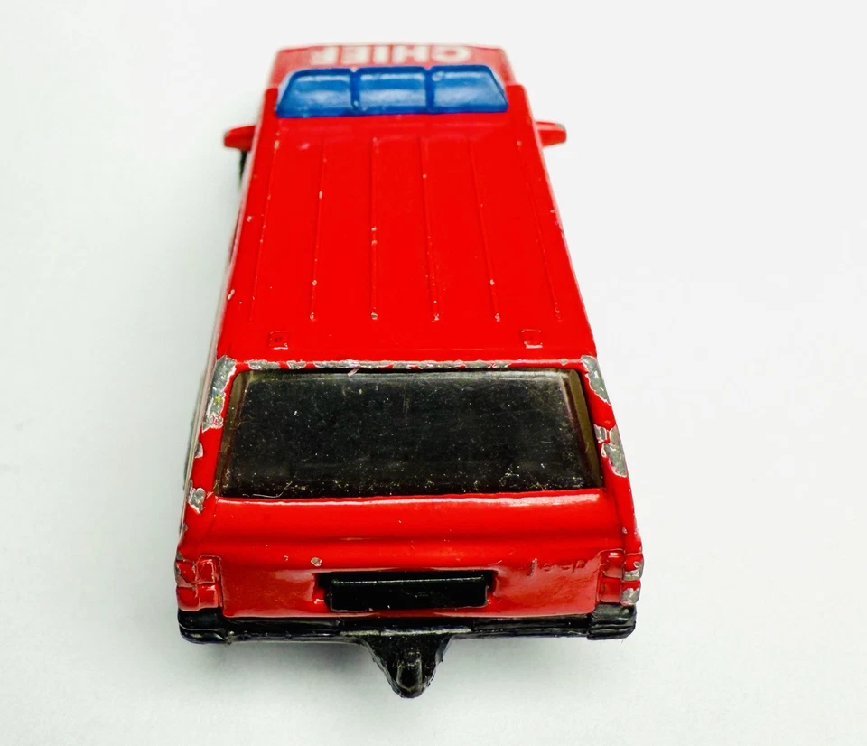 1986 MATCHBOX JEEP CHEROKEE FIRE CHIEF RED 1:58 DIECAST 2 7/8" FIRE TRUCK XJ - Image 4 of 4