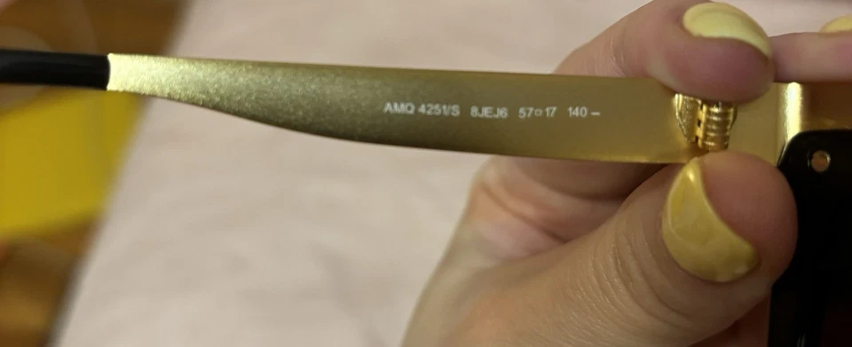 Gafas de sol Alexander McQueen 4251/S ojo de gato negras acento dorado Foto 3 de 4