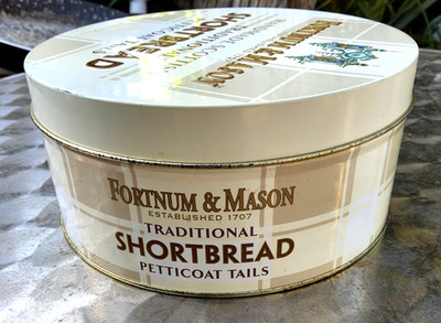 SELTENE Fortnum & Mason Shortbread Dose | leere runde Dose mit erhöhtem Schriftzug | Dekor