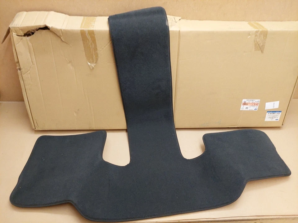 Подлинный велюровый напольный коврик для третьего ряда сидений Ford C-Max 2010-2015 1738120 - Изображение 2 из 4