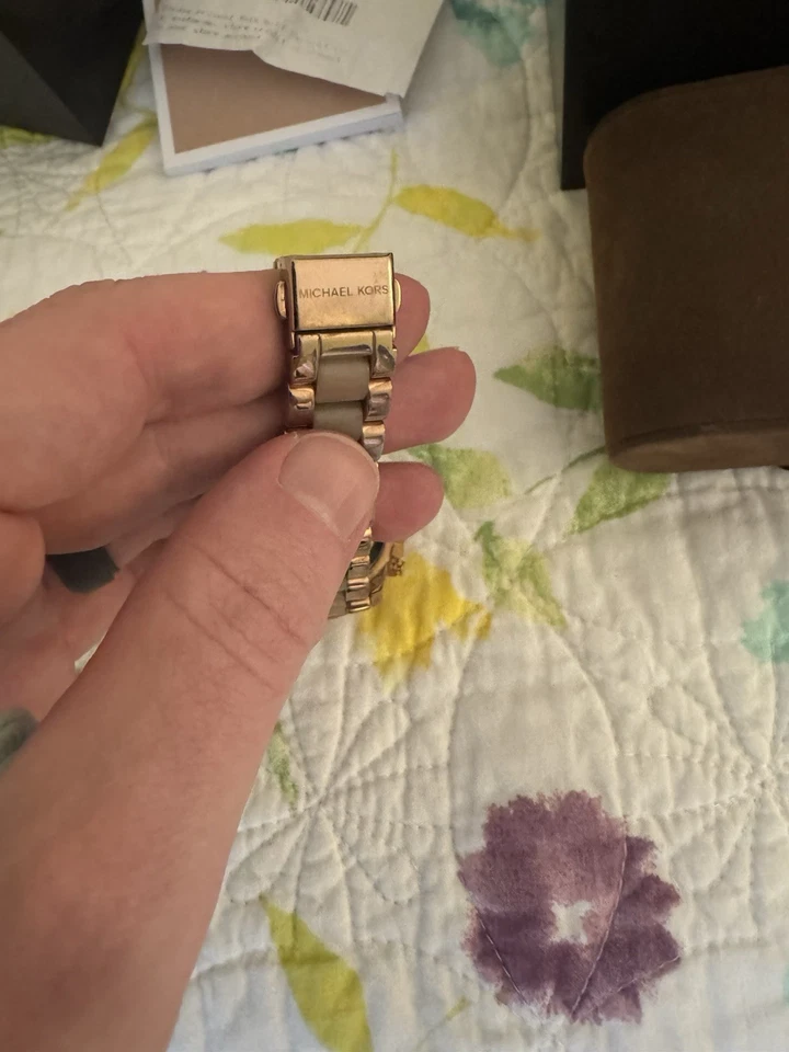 Michael Kors Bradshaw Women's Chronograph Watch TwoTone Gold Rose - Image 4 of 4