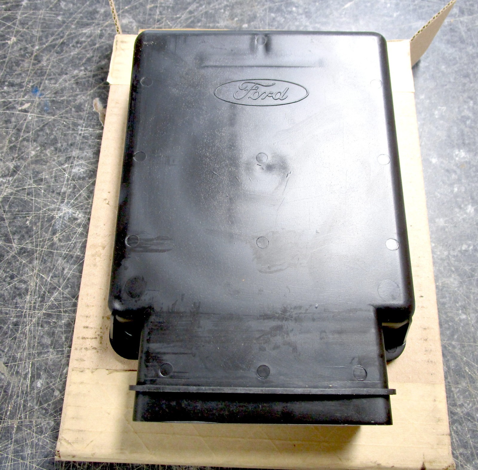 2005,2006 FORD GT GT40 SUPERCAR FACTORY OEM PCU COMPUTER MODULE COVER 05/06