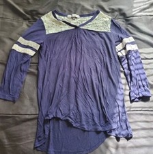 women small raglan tee Navy blue with white, lace accent shoulders