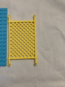 LEGO 30923 Yellow Net, Plastic 8 x 14 Lattice (x1) from set 41317
