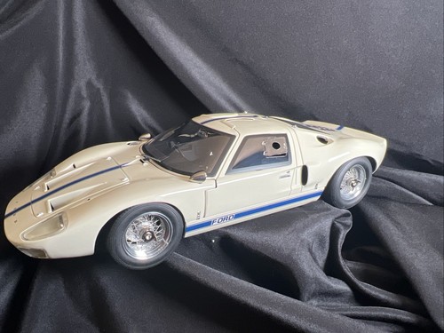 GMP Ford GT40 Street White/Blue Stripes 1:12 Scale Inv. #3346 - Picture 13 of 16