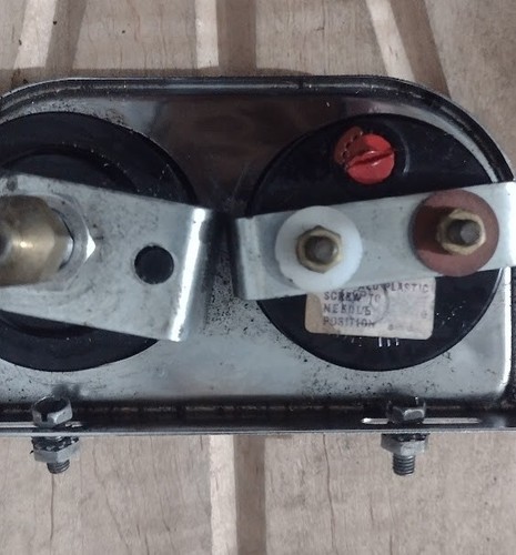 US Gauge Company Two Gauge Cluster Oil Pressure, Ampres - Picture 4 of 5
