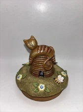 Lang Candle Co. Curious Cat Bee Hive Daisy Topper 