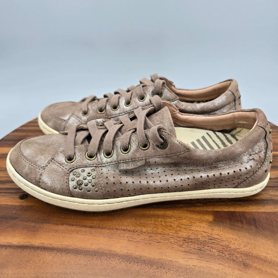 Taos Freedom Shoes Women's 7 Metallic Leather Low Top Studded Comfort Sneakers - Image 3 of 4