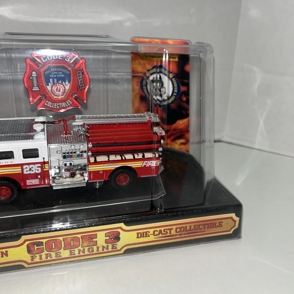CODE 3 FDNY SEAGRAVE #235 FIRE ENGINE 1:64 DIE CAST MODEL 1998 NEW BOXED - Image 4 of 4