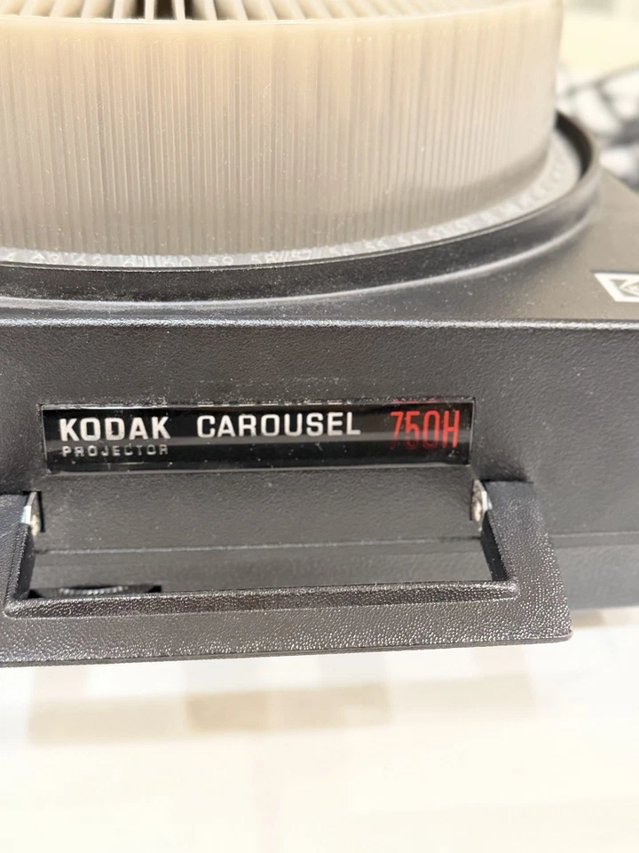 Kodak Carousel 750H Slide Projector with Remote Read Description - Image 2 of 4