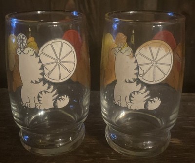 Two 1978 GARFIELD United Features Syndicate Fruit Juice Glasses
