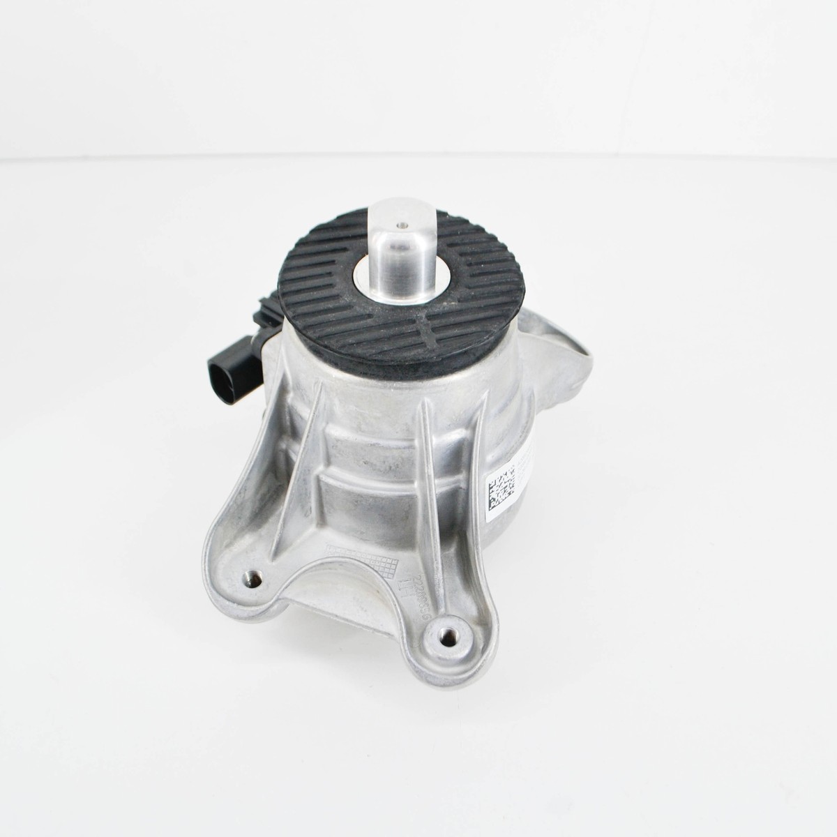 MERCEDES-BENZ C W205 C63 Left Engine Mount A2052409300 NEW GENUINE  